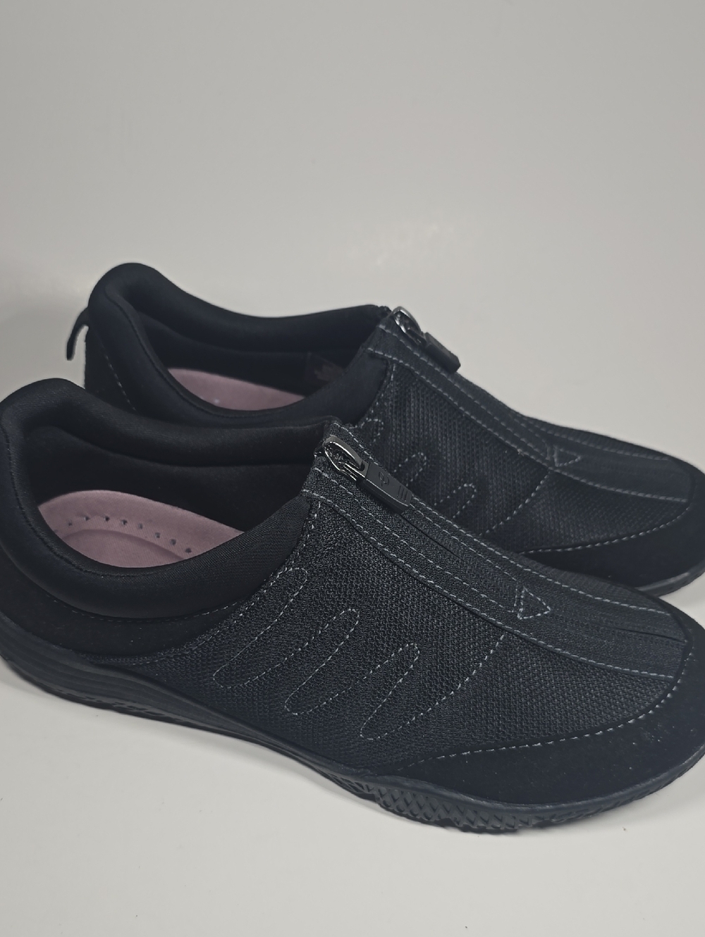 Easy Spirit Women's Black Slip-On Walking Shoes - Comfortable Sneaker 7.5